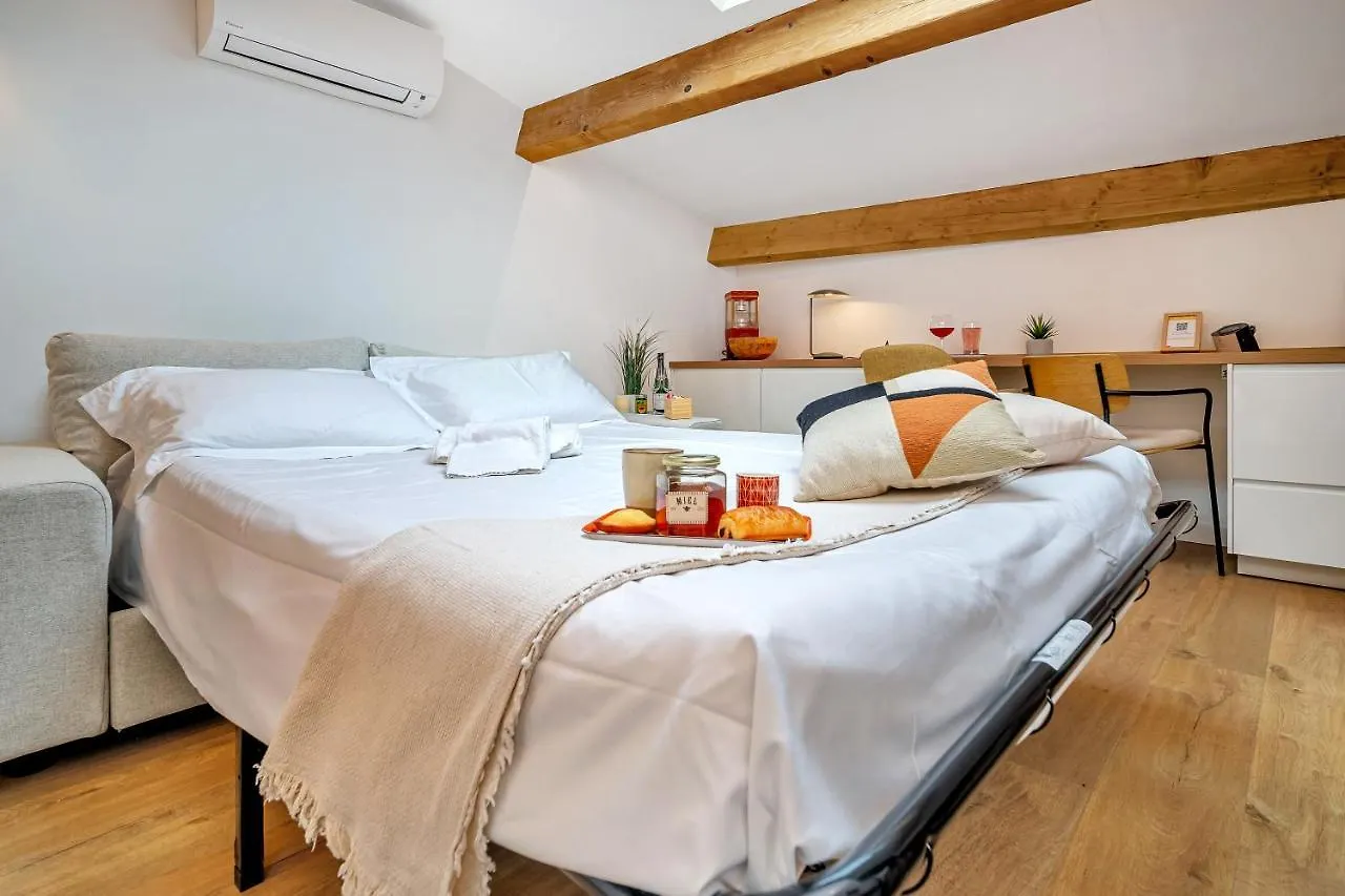 Appartement L'Hirondelle, Maison Authentique Provence Pertuis 0*,  France